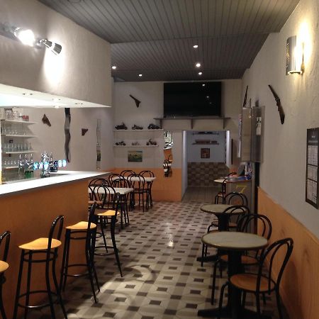 Bar Hotel De La Place Mezel エクステリア 写真