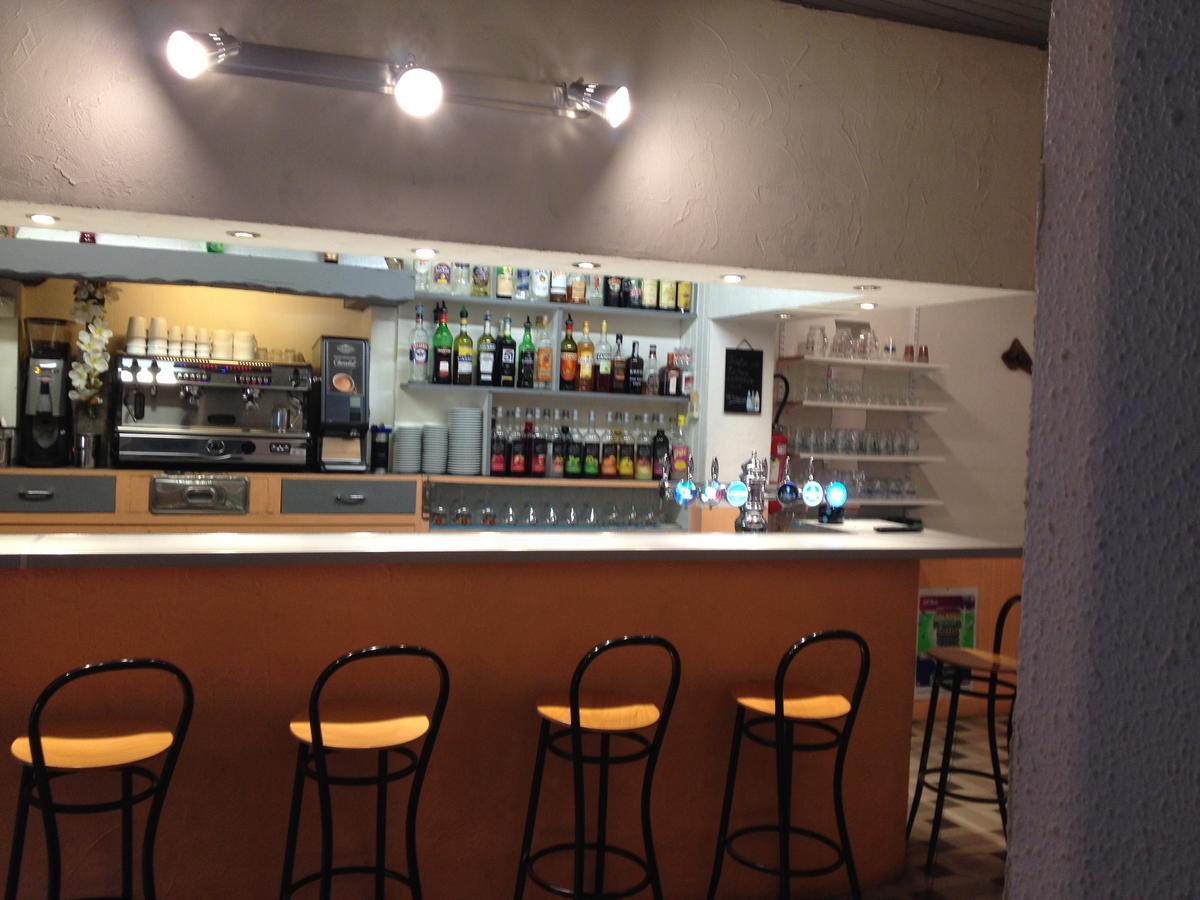 Bar Hotel De La Place Mezel エクステリア 写真