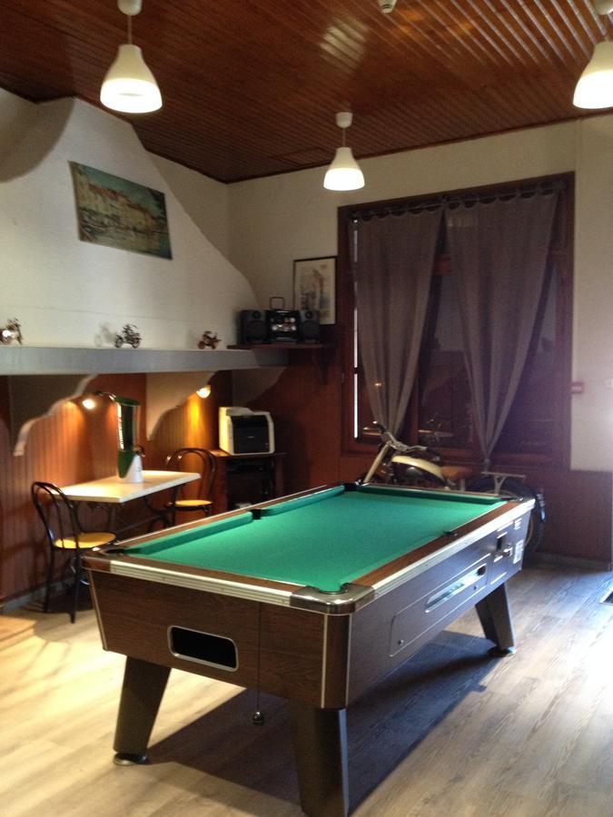 Bar Hotel De La Place Mezel エクステリア 写真