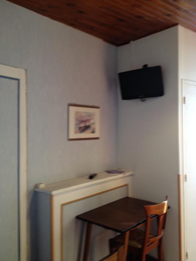 Bar Hotel De La Place Mezel エクステリア 写真